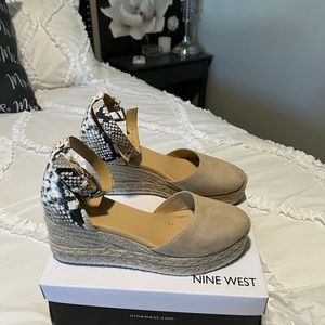 Size 7 1/2 Nine West wedge
